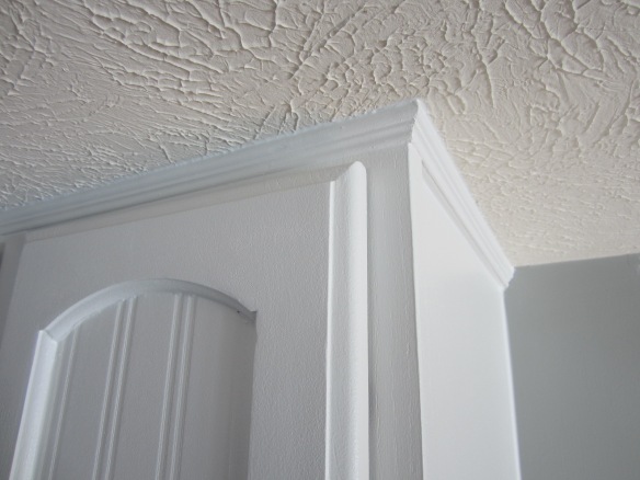 Trim For Cabinets With No Room For Crown Molding Home Staging In